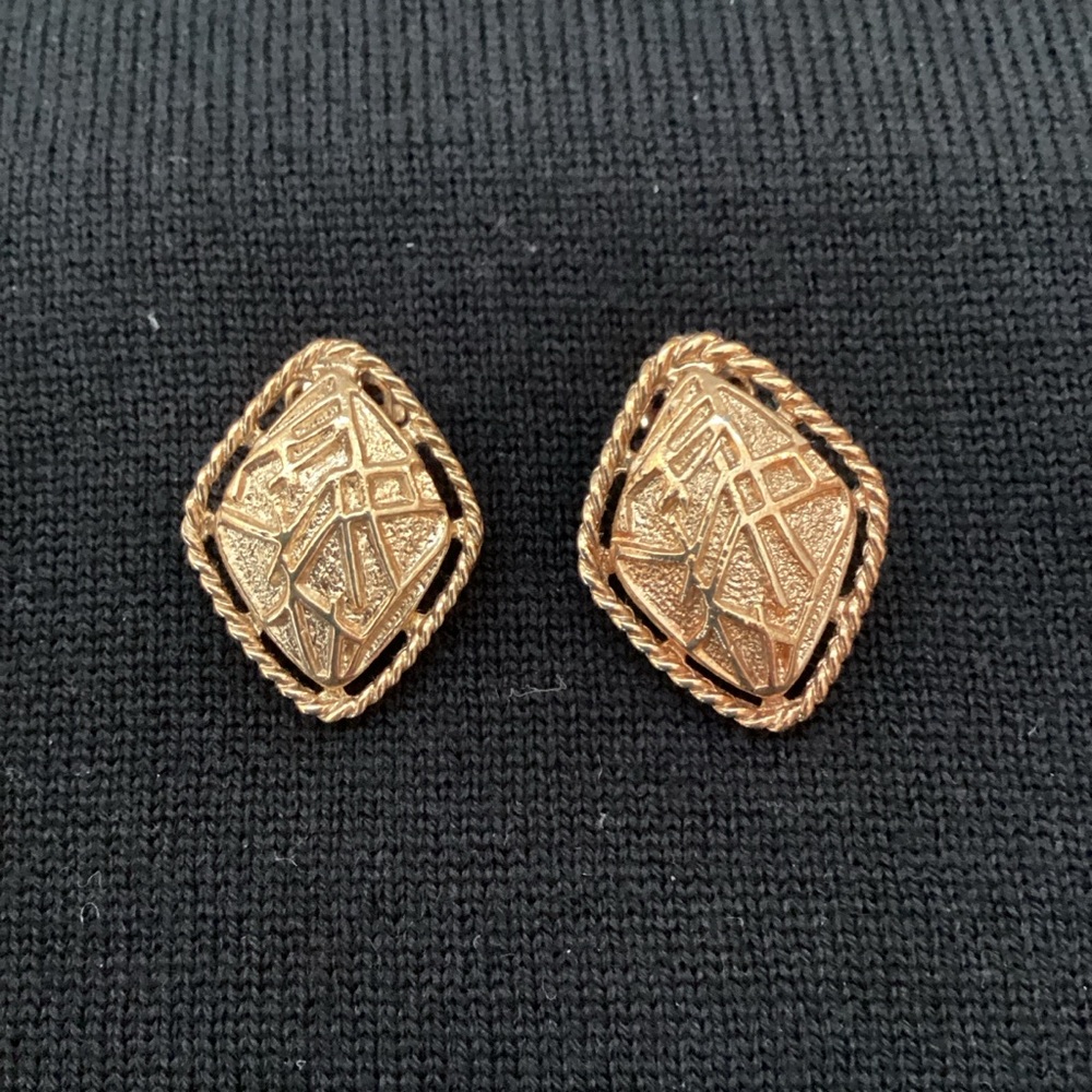 Sarah Coventry Asian earrings rare find